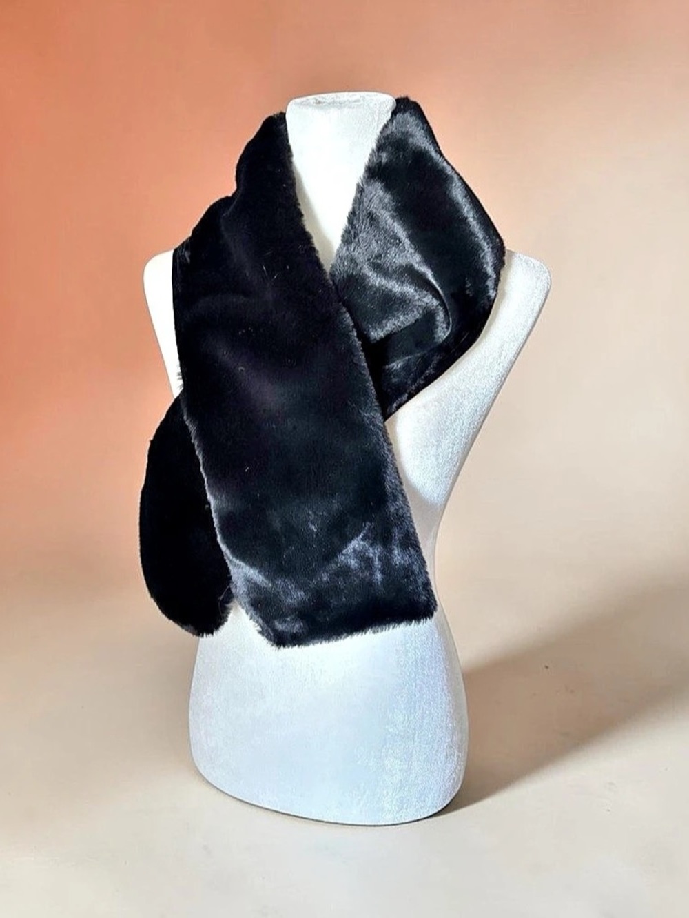 DANIELE MEUCCI 100% Acrylic Black Faux Fur/ Velvet Scarf. Beautiful Preown. $35.